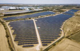 Parque solar novo da JLR acelera independência energética thumbnail