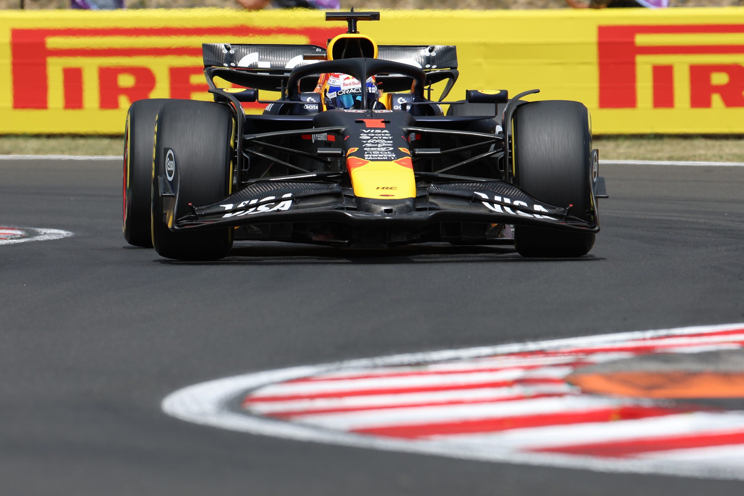 GP da Hungria: Max Verstappen recebe advertência pelo incidente da toalha