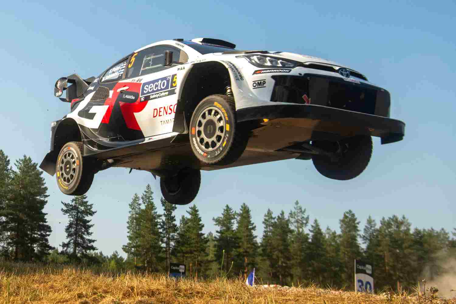 WRC, Rali da Finlândia: Sami Pajari chega-se à frente, top 8 em 3.1s.