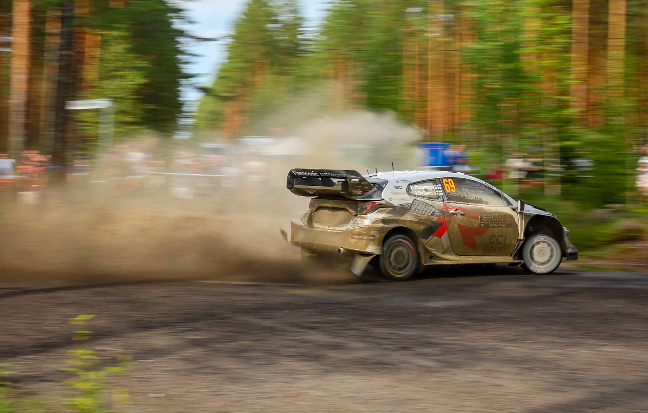 WRC, Rali da Finlândia/PEC10: Fourmaux vence, Rovanperä termina o dia com 4,9 de vantagem