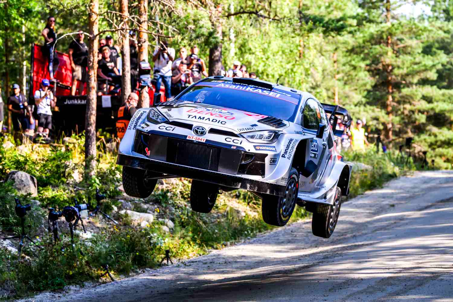 WRC, Rali da Finlândia: Rovanperä assume a liderança após dia intenso
