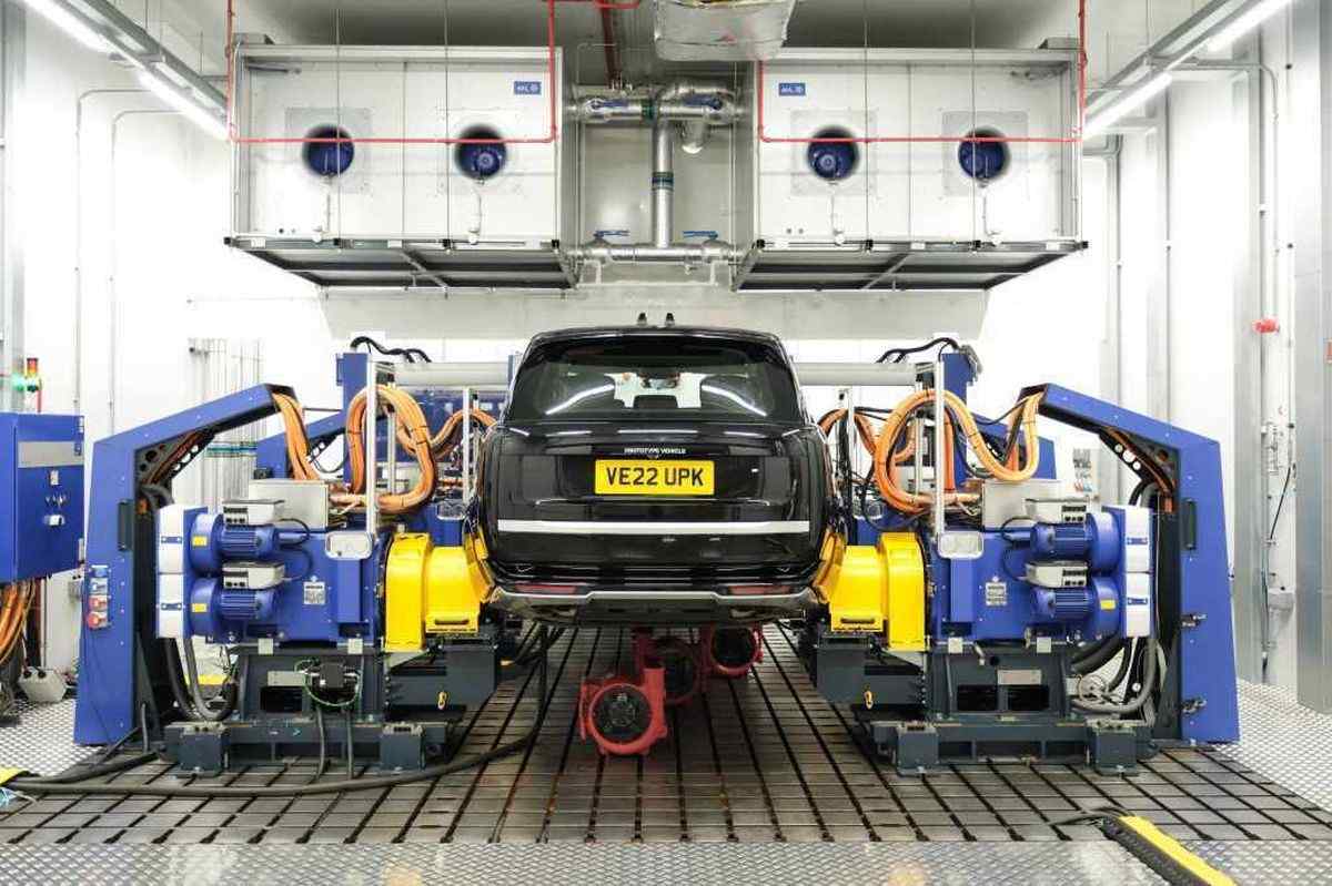 Jaguar Land Rover continua “parada” thumbnail
