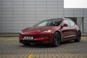 Tesla: puxadores das portas investigados thumbnail