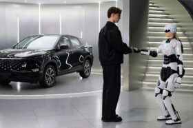 Robot da Chery já vende automóveis thumbnail