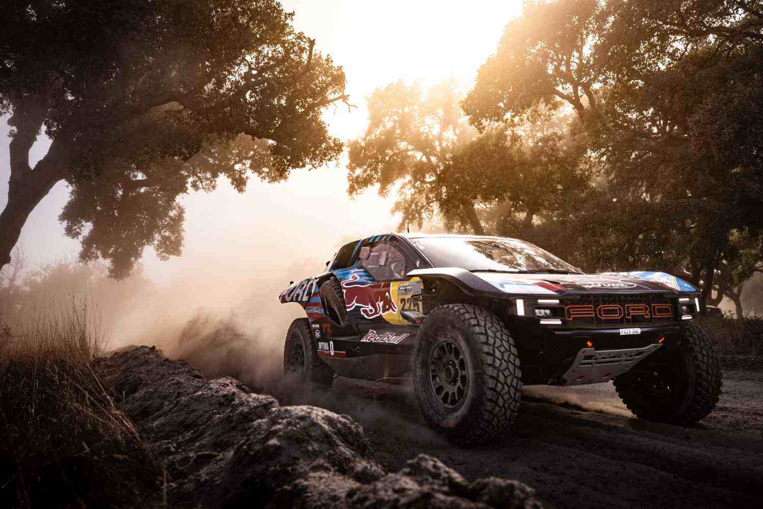 Rali de Marrocos: Ford ajusta-se para o caminho até ao Dakar