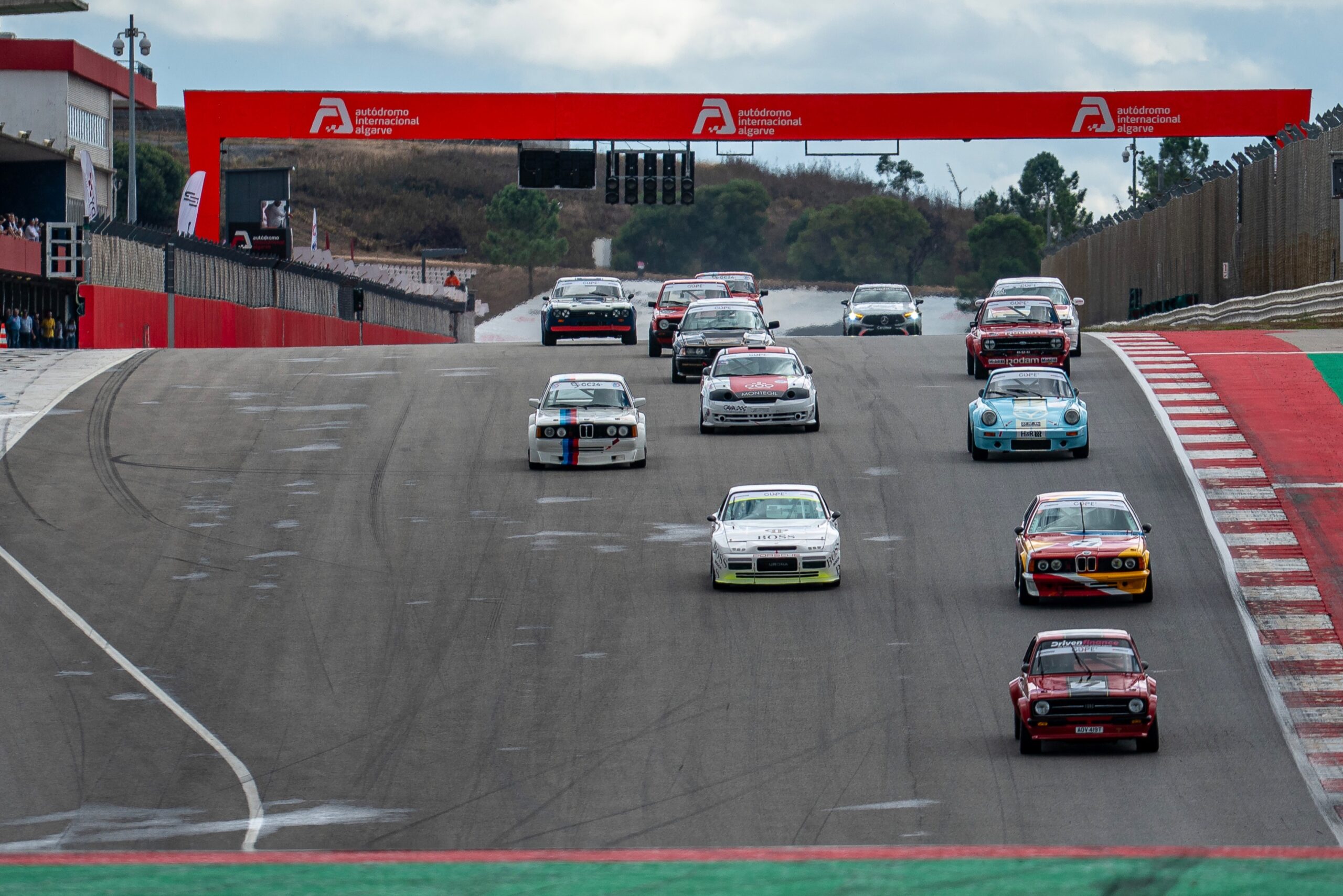 Algarve Classic Festival: Rob Cull destacou-se na Carrera 80