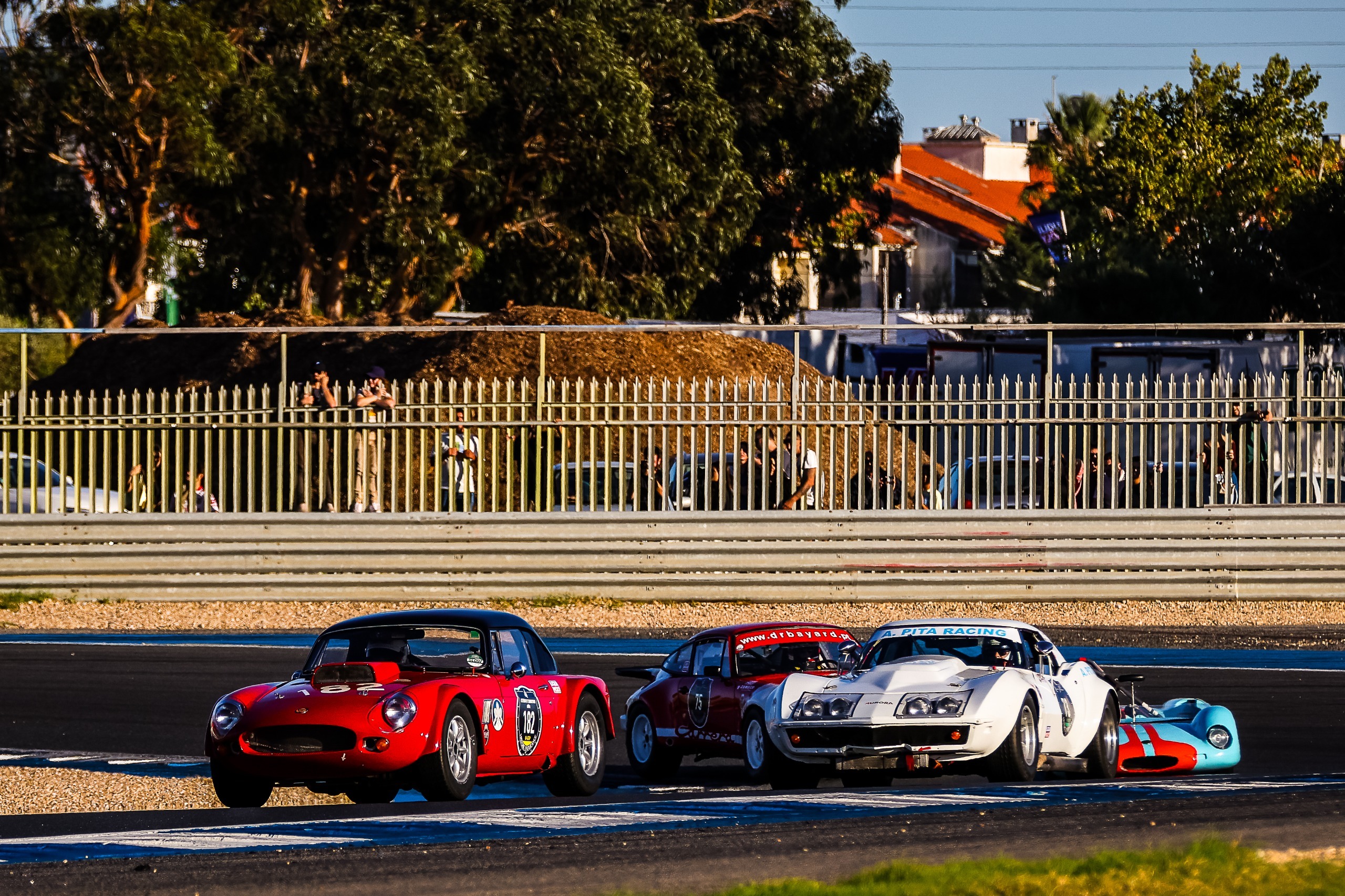 Iberian Historic Endurance: Tom Canning com estreia de sonho