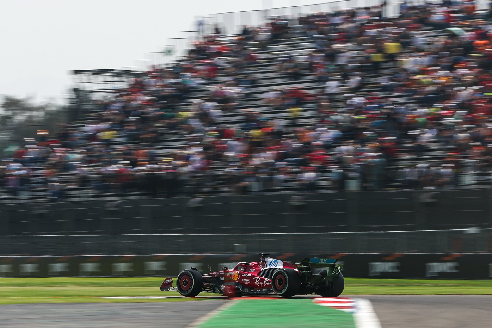 GP México F1, TL1: Charles Leclerc foi o mais rápido, Arvid Lindblad destacou-se