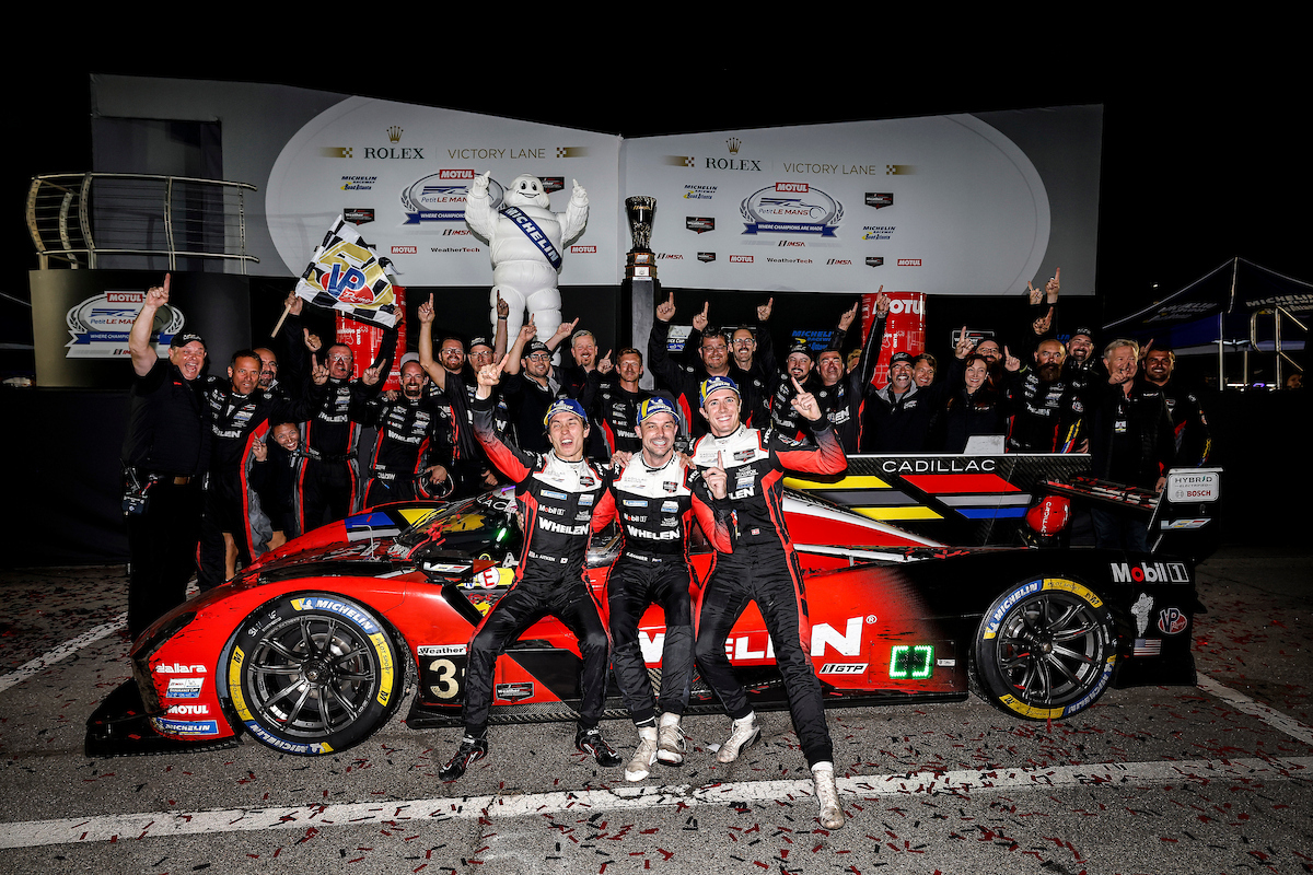 Petit Le Mans: Action Express vence, Porsche conquista títulos