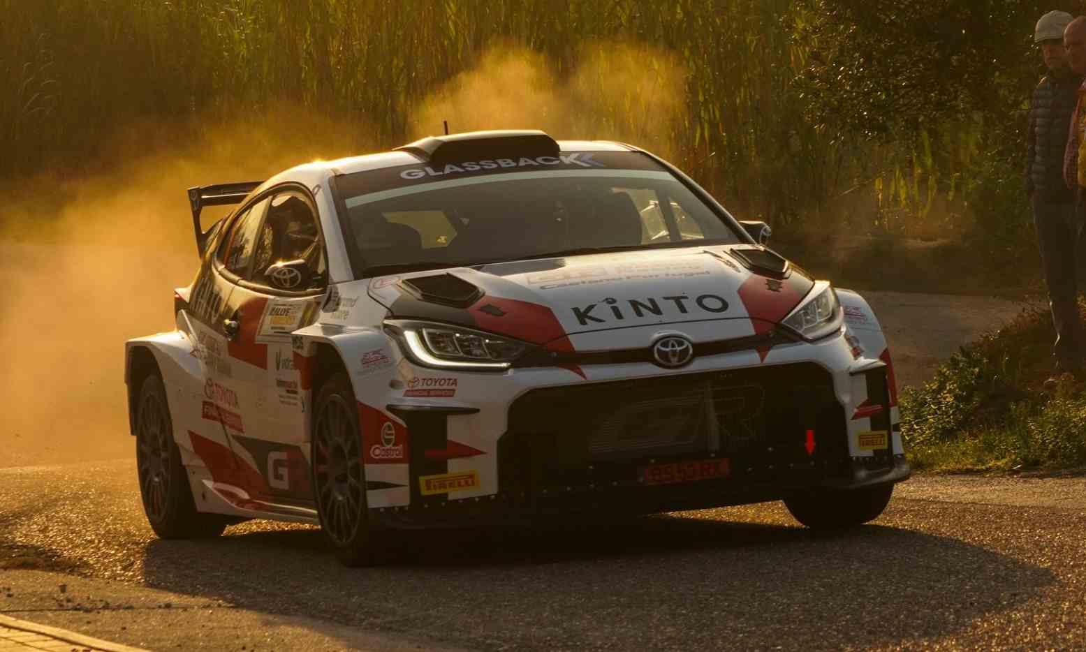 CPR, Rali Vidreiro: Meeke vence superespecial e aproxima-se de Sordo na liderança