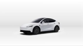 Tesla aposta em versões Standard thumbnail