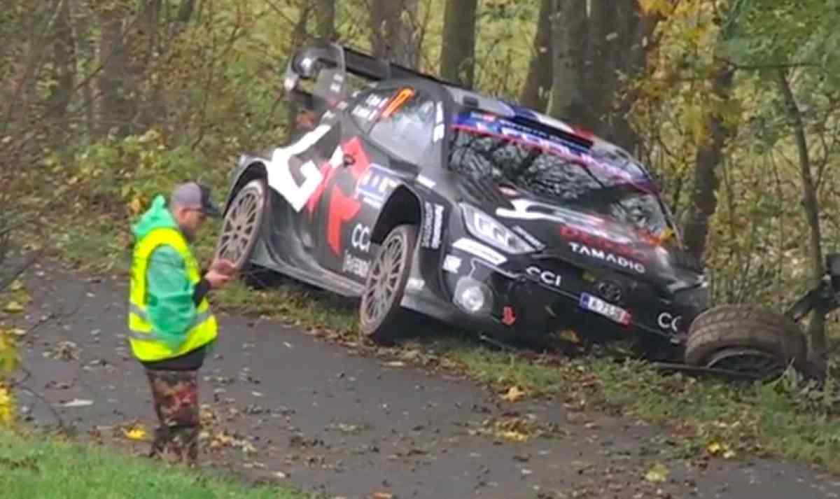 Ogier abandona após acidente: “Foi um impacto muito forte, mas felizmente estamos bem”