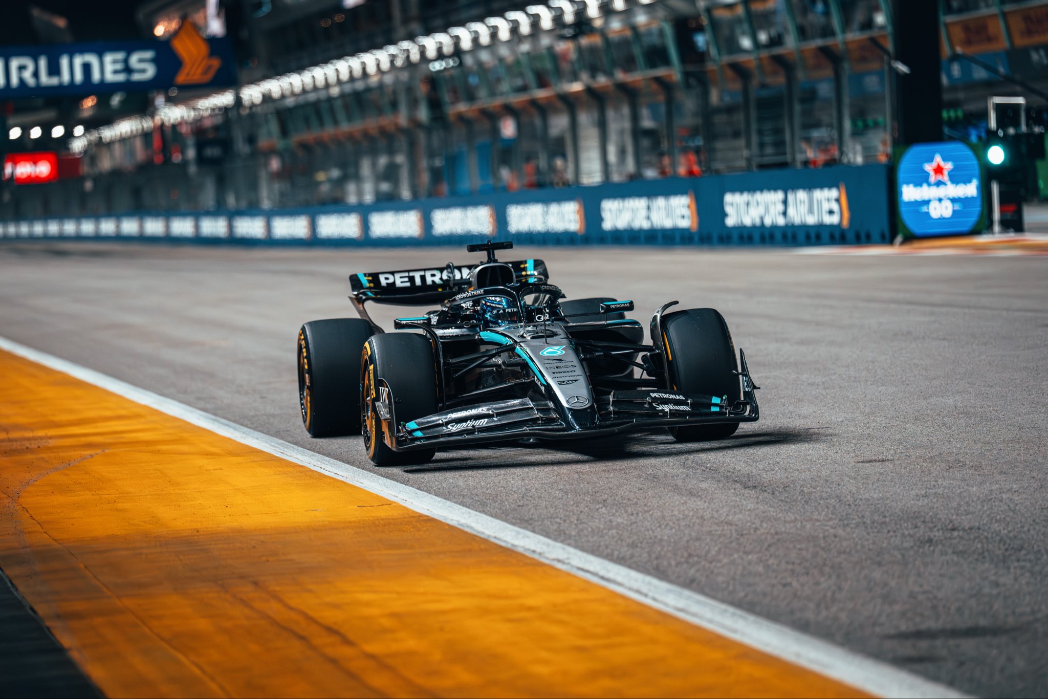 GP Singapura F1: George Russell impressiona e faz a pole