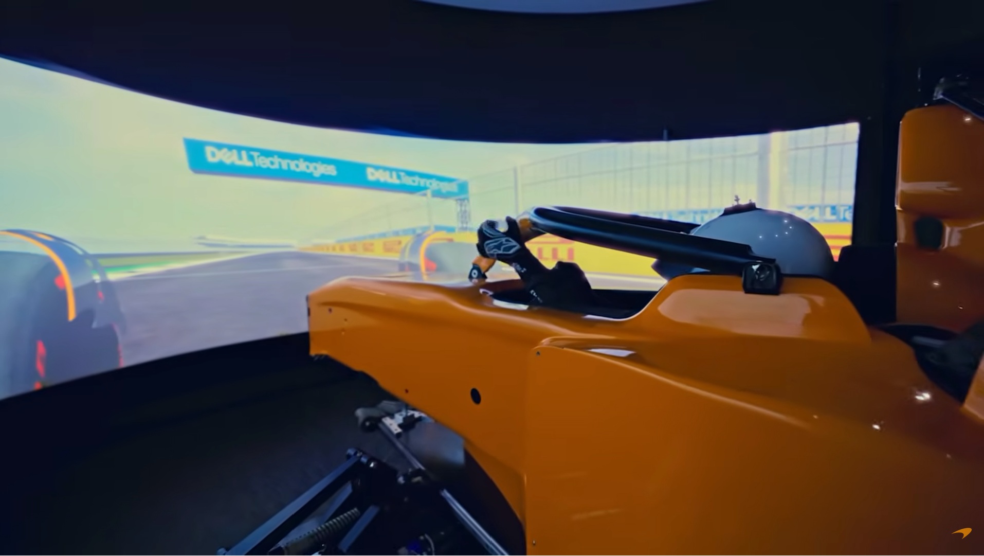 F1: 12h e mais de 150 voltas. O trabalho de um piloto nos simuladores das equipas