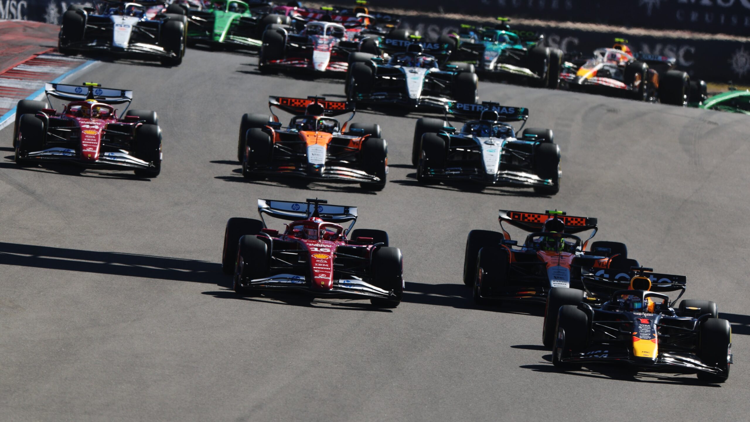 GP EUA F1: Verstappen lidera, Norris vs Ferrari animam a corrida