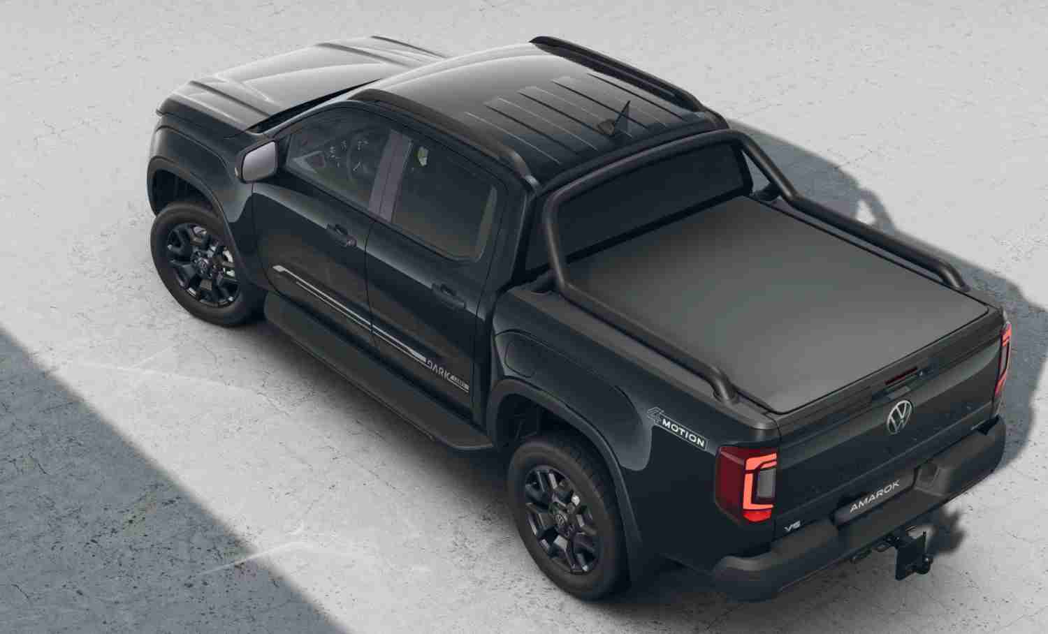 Volkswagen Amarok em versão Dark Label thumbnail