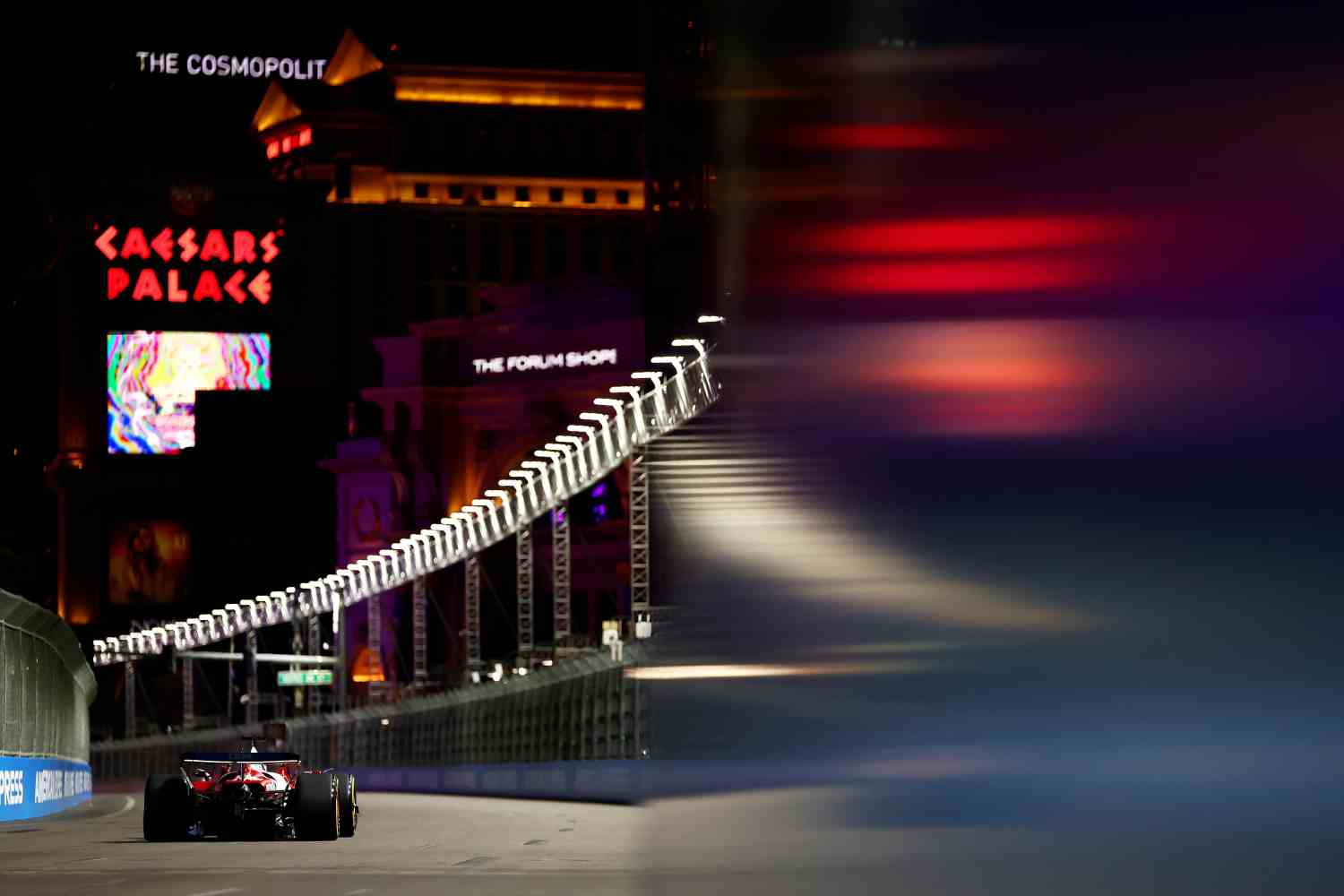 GP Las Vegas F1: Leclerc lidera sessão inaugural; McLaren sem ritmo