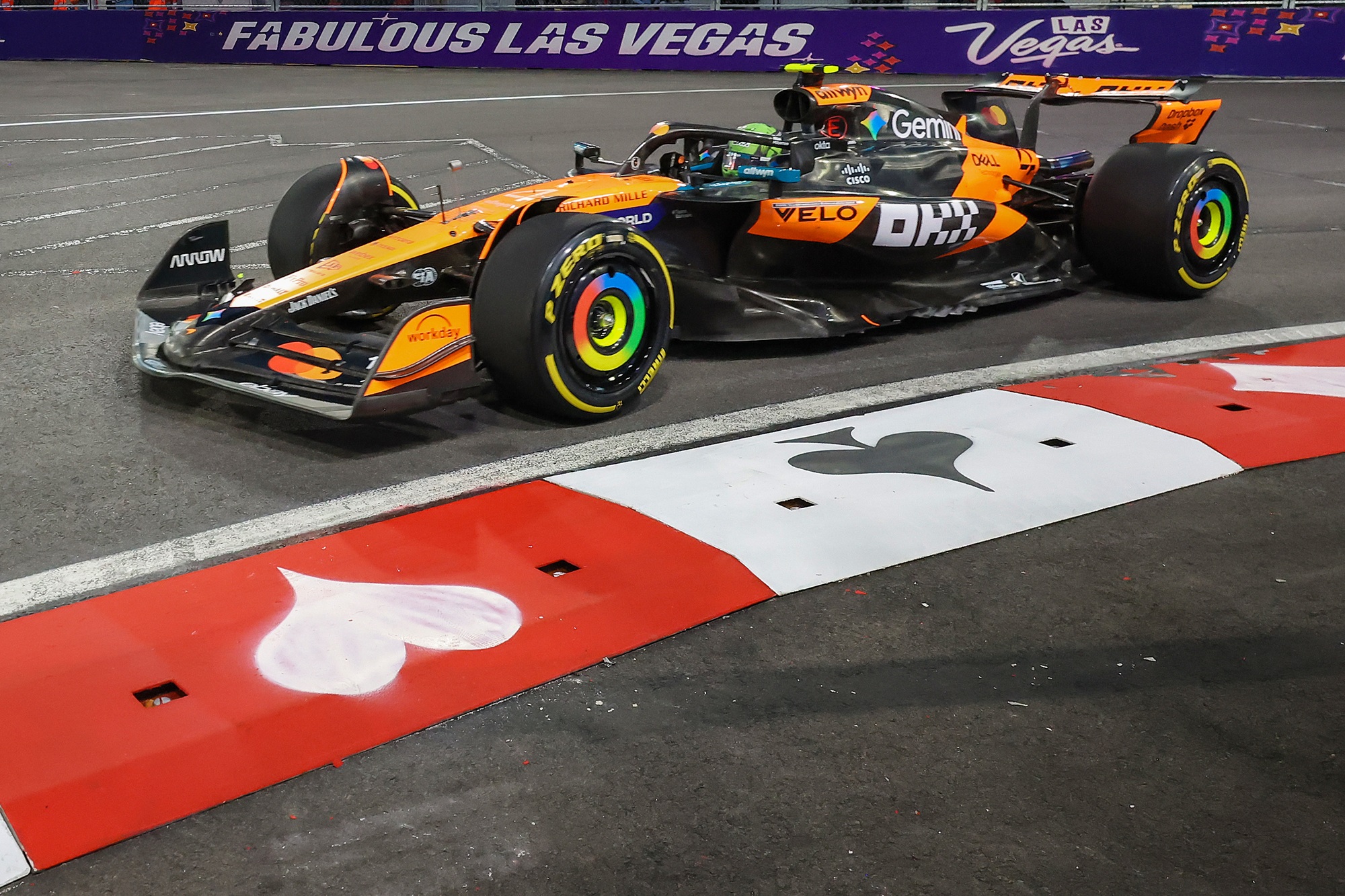 GP de Las Vegas, F1: Bailado de Vegas sorriu a Lando Norris, com uma espetacular pole