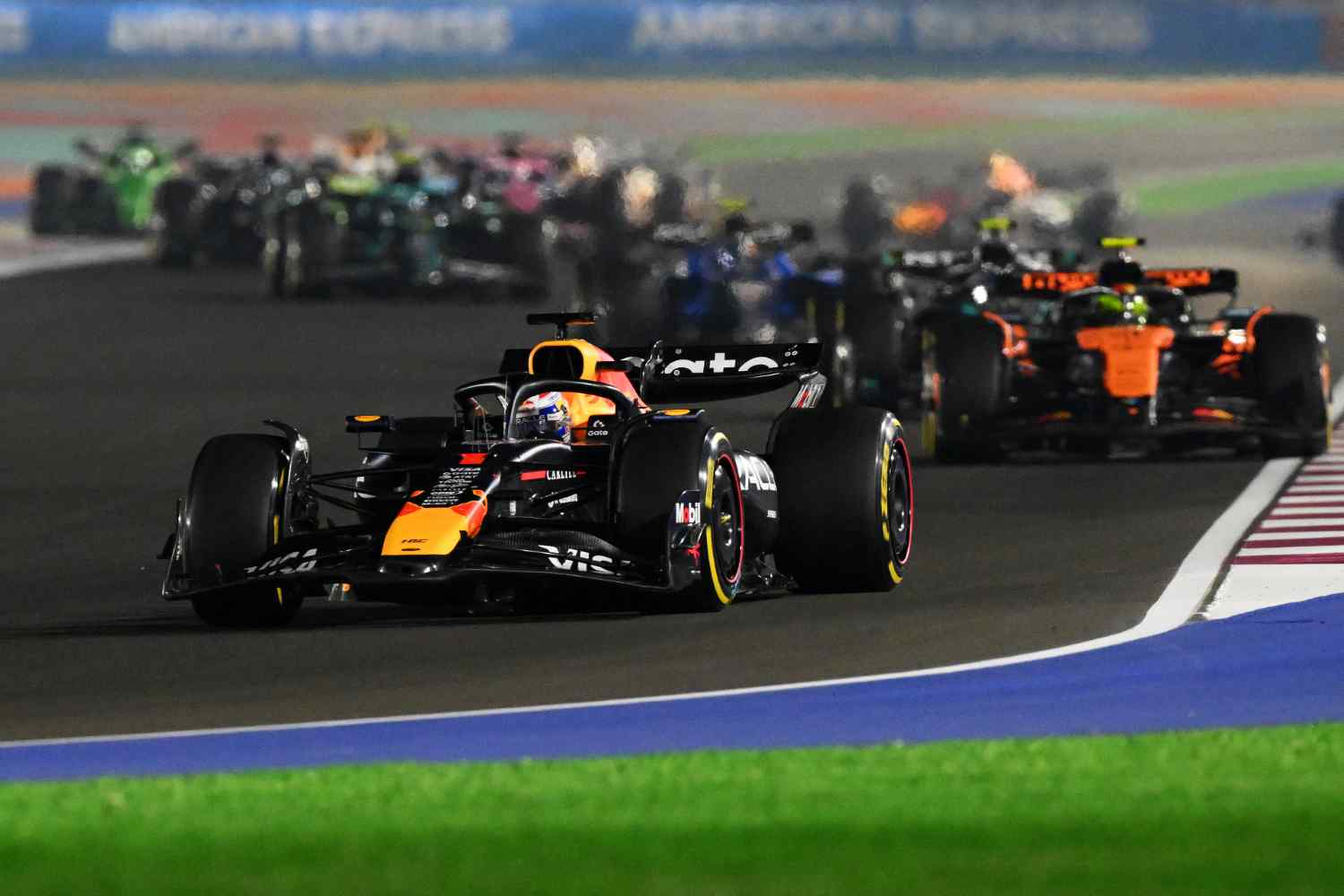 GP Qatar F1: Verstappen vence, decisão em Abu Dhabi, três separados por 16 pontos…