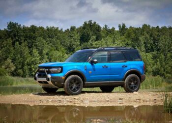 Chega em 2027 com motor híbrido plug-in: Ford Bronco em versão europeia fabricada em Espanha