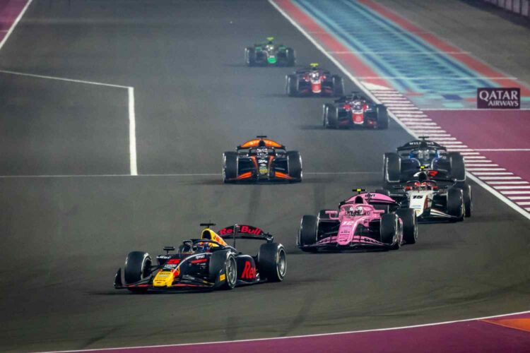 Fórmula 2 em Abu Dhabi: título de equipas por decidir