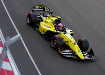 Roman Stanek na pole position da Fórmula 2 em Yas Marina