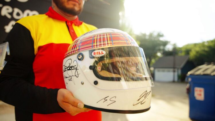 Autógrafo de Schumacher no capacete de Sir Jackie Stewart no top 5 da DHL