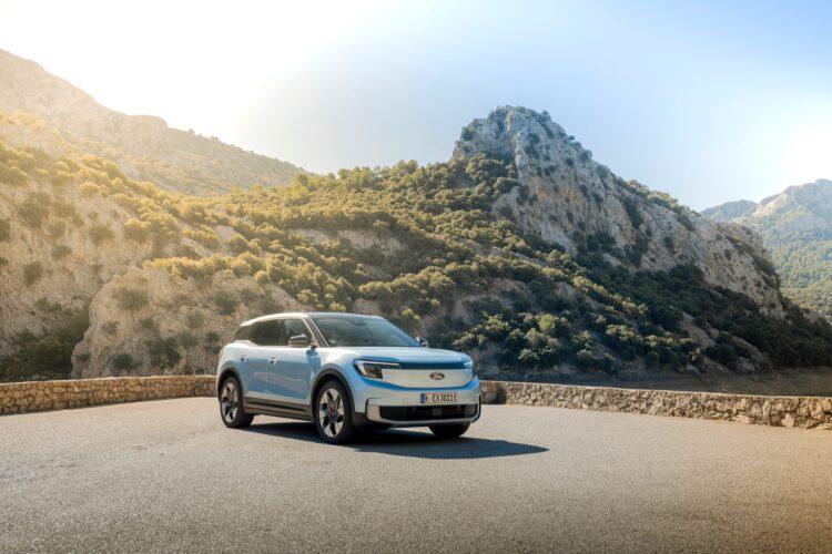Ford: bateria nova no Capri e no Explorer