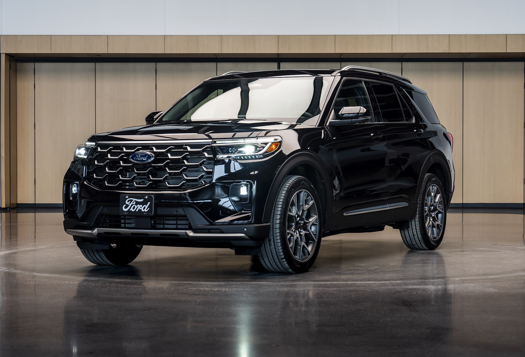 Papa Leão XIV recebe Ford thumbnail