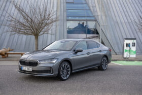 PHEV com 272 cv no Skoda Superb thumbnail