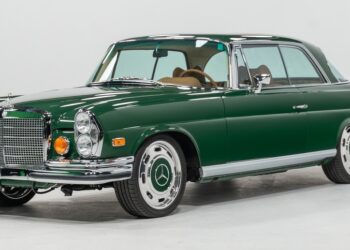 Mercedes 280 SE de 1969 recebe V8 de 2005