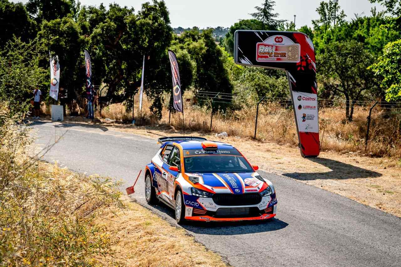 Rali de Castelo Branco: Rúben Rodrigues e João Barros ‘empatam’ no shakedown