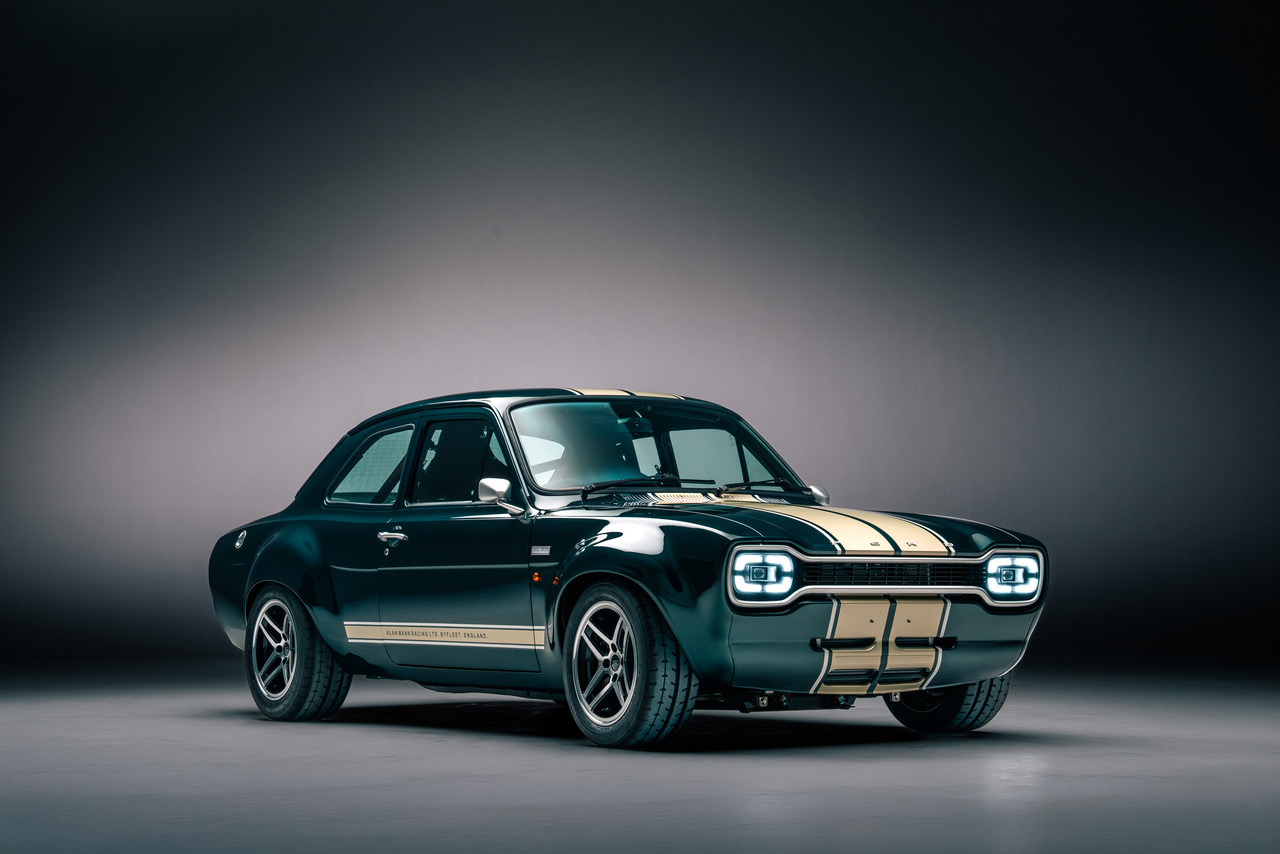 Ford Escort RS “regressa” e tem 330 cv