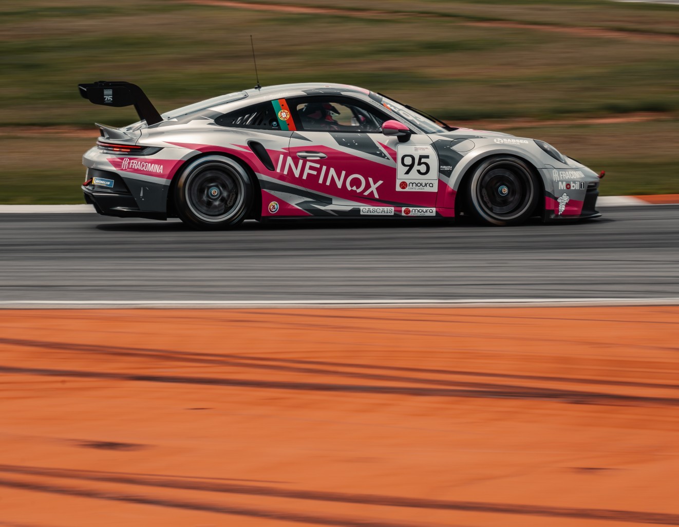 Porsche Sprint Challenge: Kika Queiroz com três vitórias em Valência