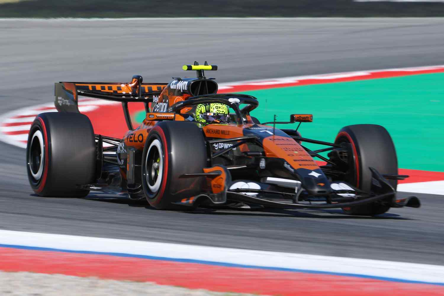 GP de Barcelona F1: McLaren celebra pódio mas admite atraso para a frente