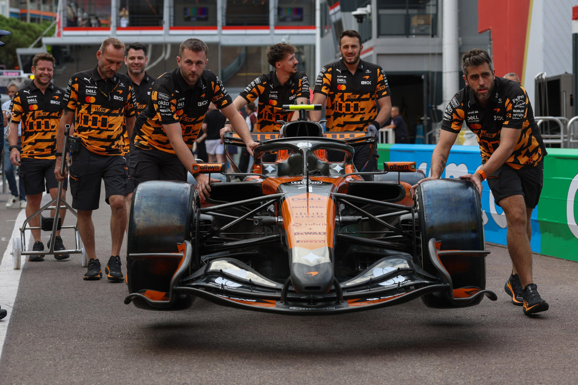 GP Mónaco F1: McLaren quebrou o recolher obrigatório