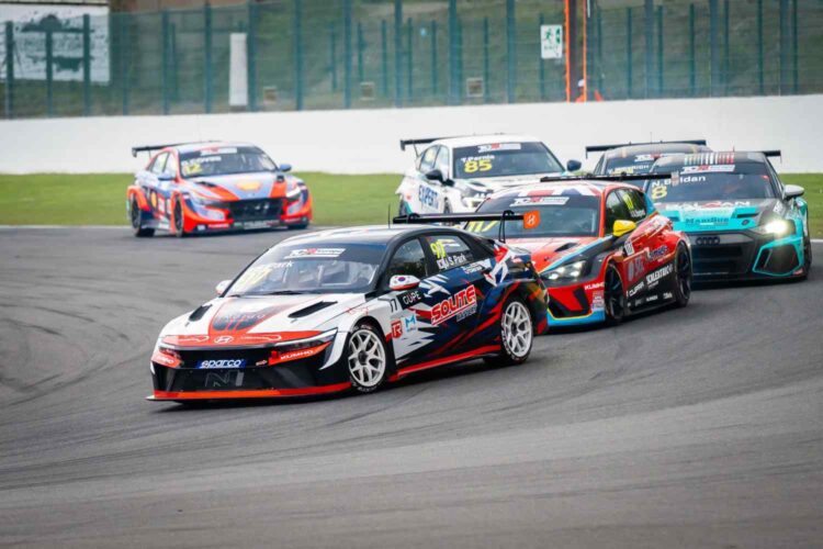 TCR Europe regressa a França com liderança sob ameaça no Circuit Paul Ricard