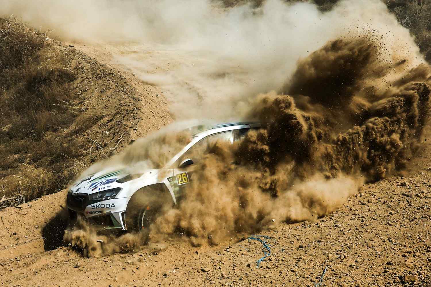 Rali da Acrópole: Mikkelsen supera Virves e lidera WRC2