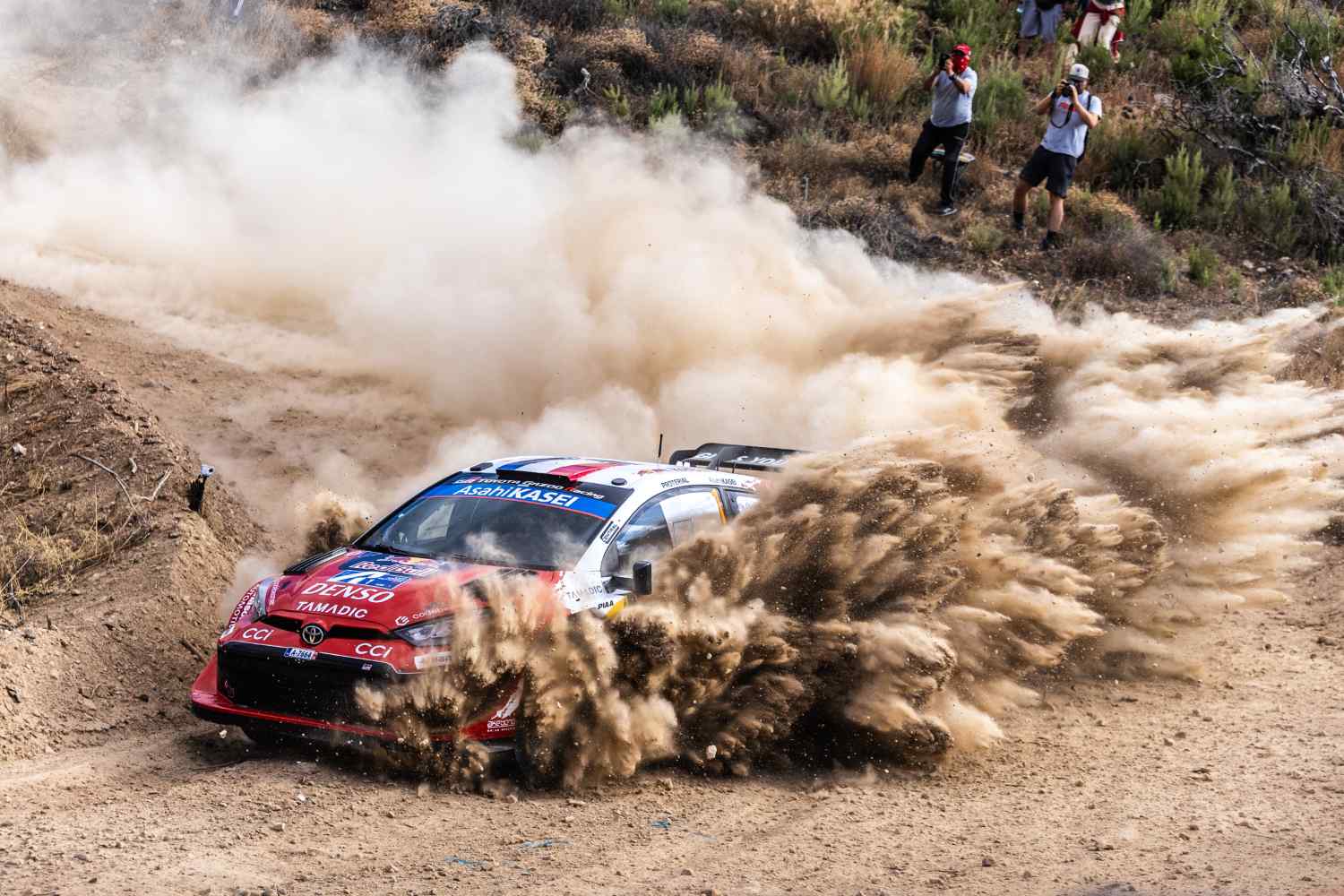 WRC, Rali da Acrópole/PEC8: Ogier vence e ‘aperta’ Neuville