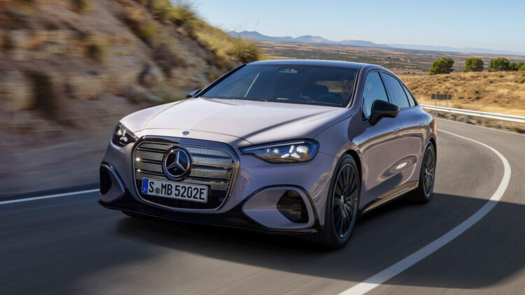 Mercedes-Benz prepara ofensiva eletrificada