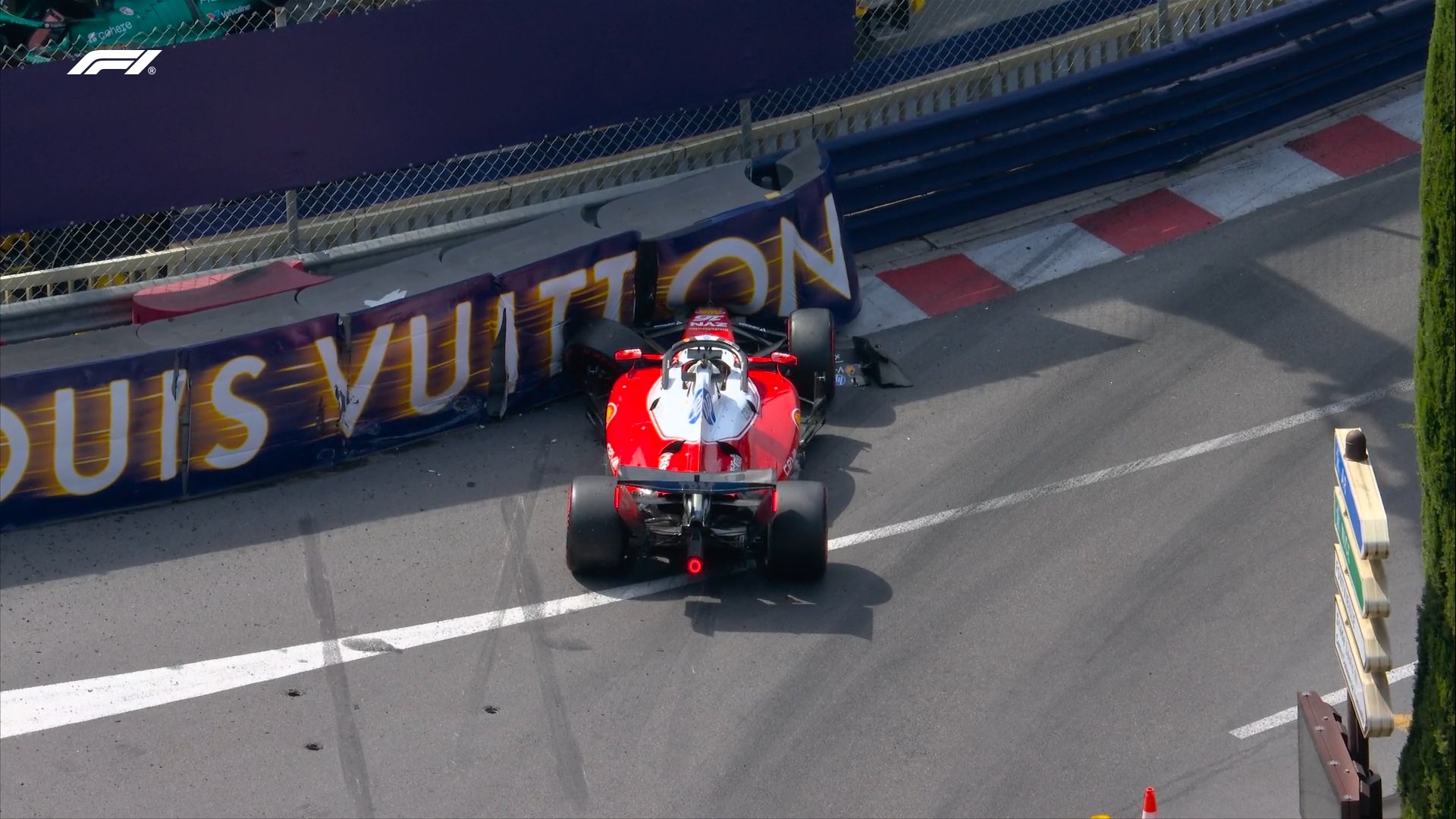 GP Mónaco F1: Bandeiras vermelhas, com asfalto da pista a ceder