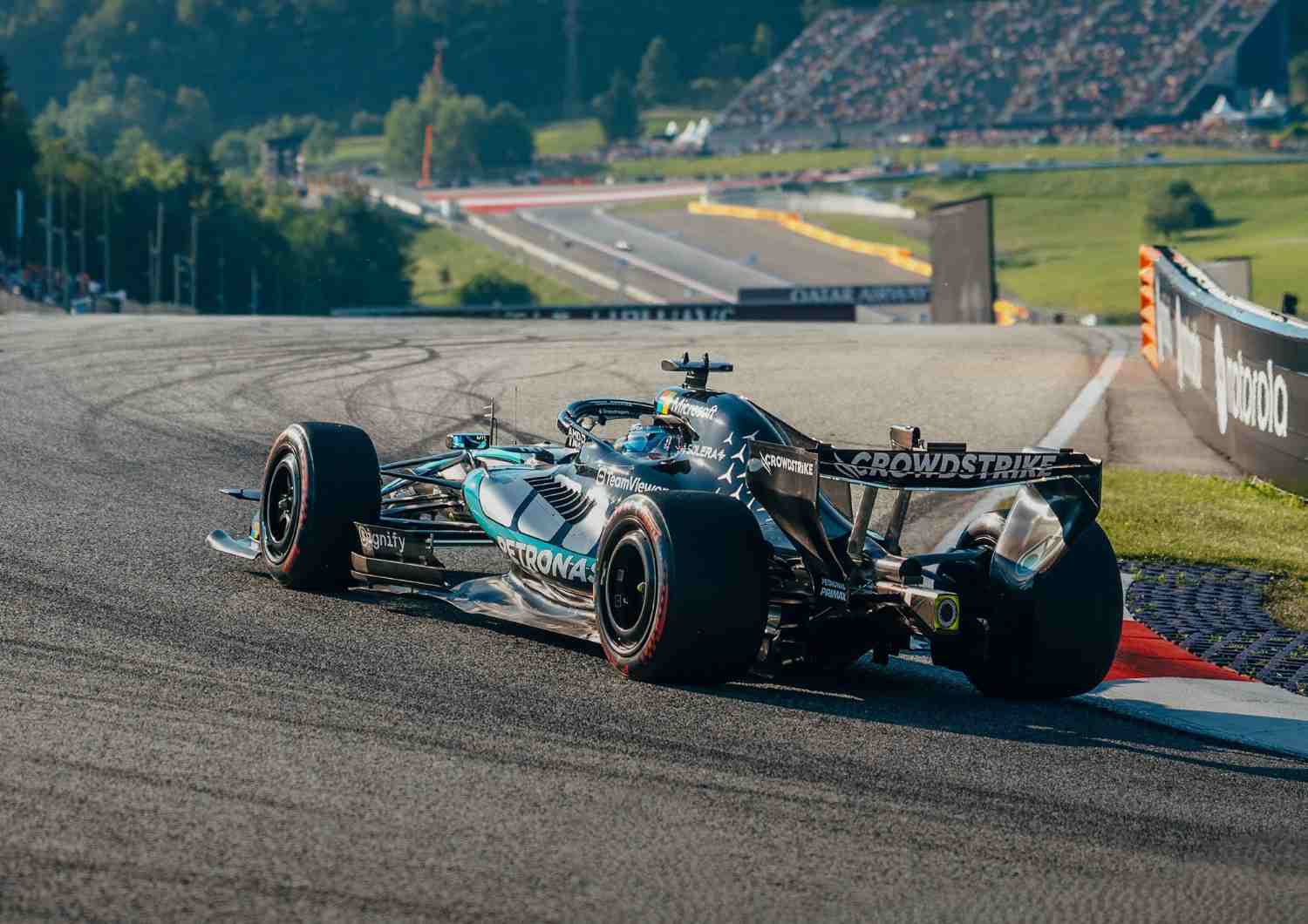 GP Áustria F1/TL3: Russell bate Antonelli, Ferrari cada vez mais perto…