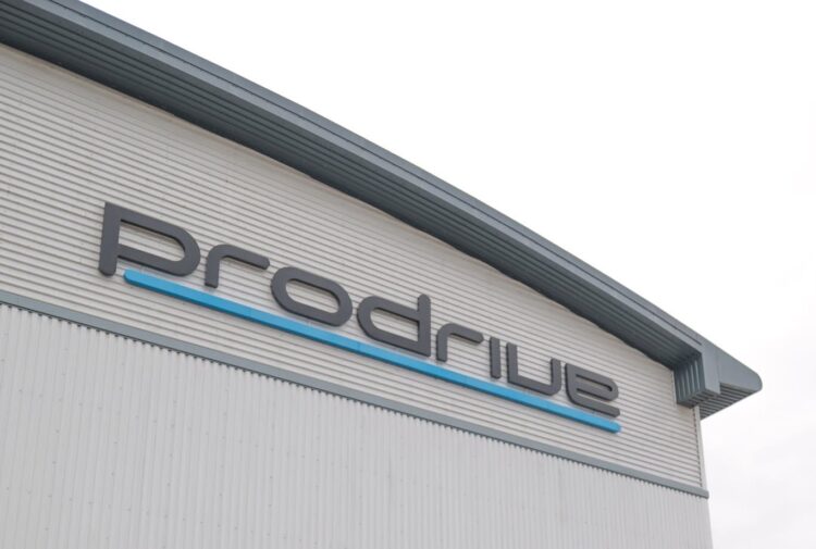 Prodrive ‘procura’ construtor para o Dakar 2027