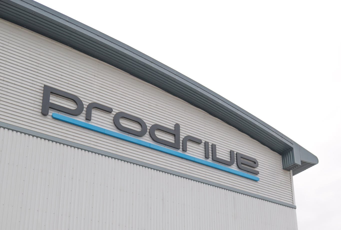 Prodrive ‘procura’ construtor para o Dakar 2027