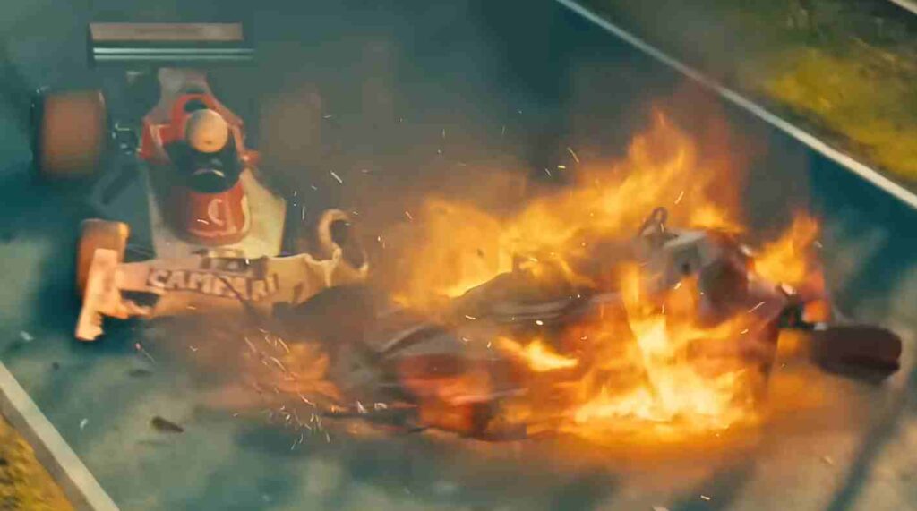 Frame Filme Rush (2013), cena do acidente de Niki Lauda