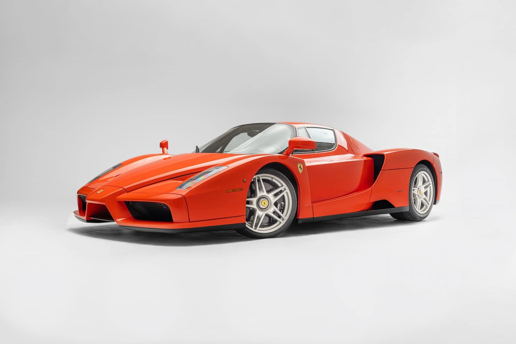 Ferrari Enzo Rosso Dino bate recorde em leilão na Internet