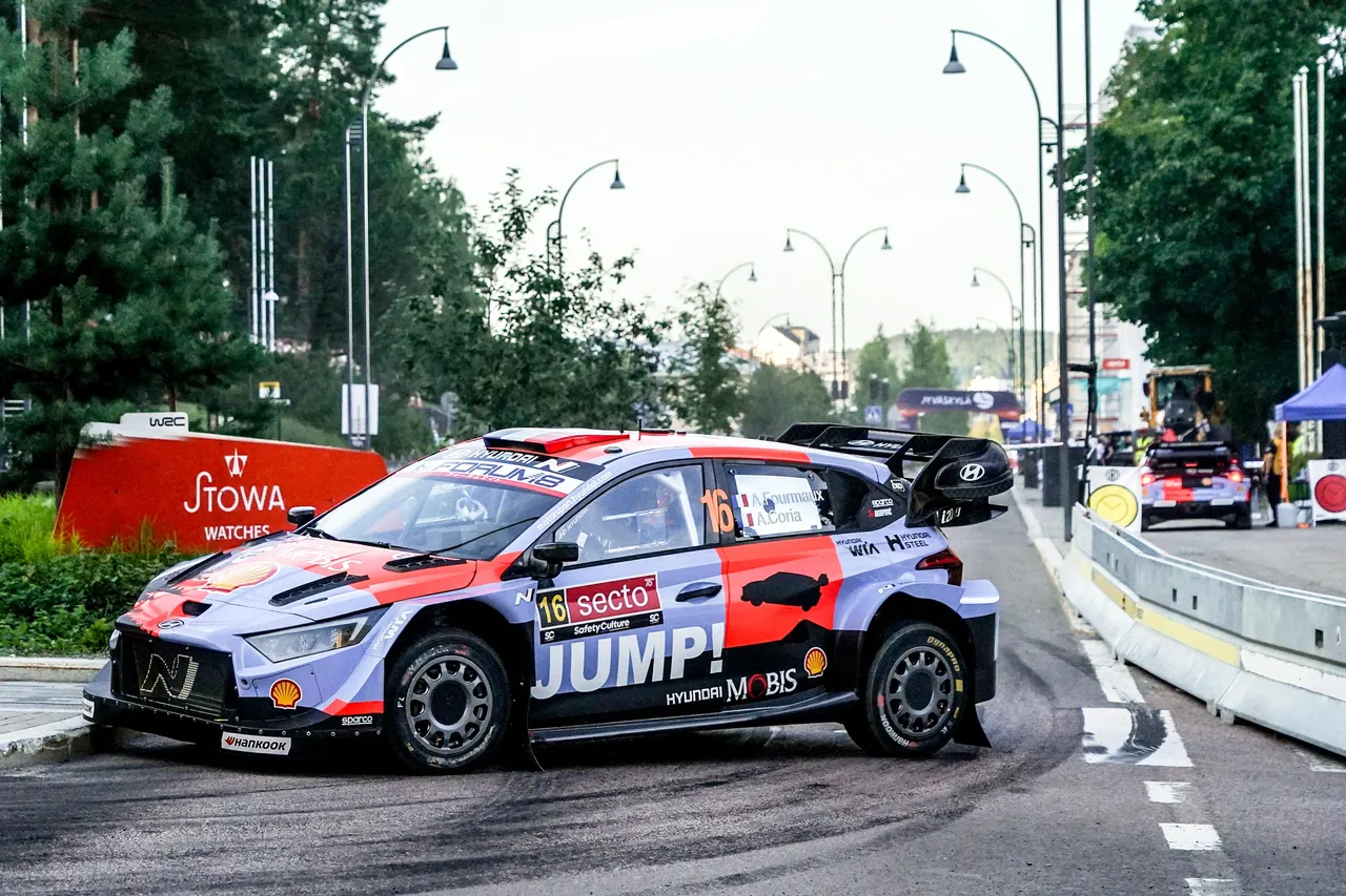 WRC: Adrien Fourmaux (Hyundai) é o primeiro líder do Rali da Finlândia