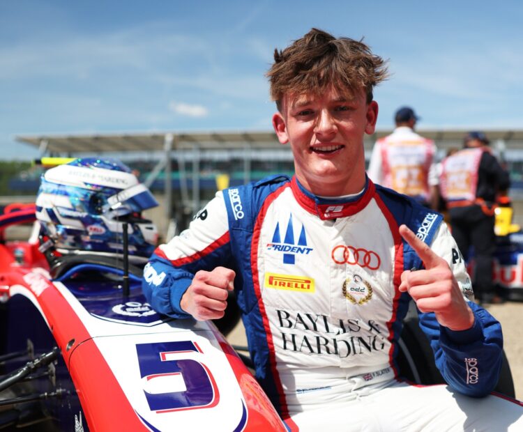 F3, Silverstone: Freddie Slater faz a pole em casa