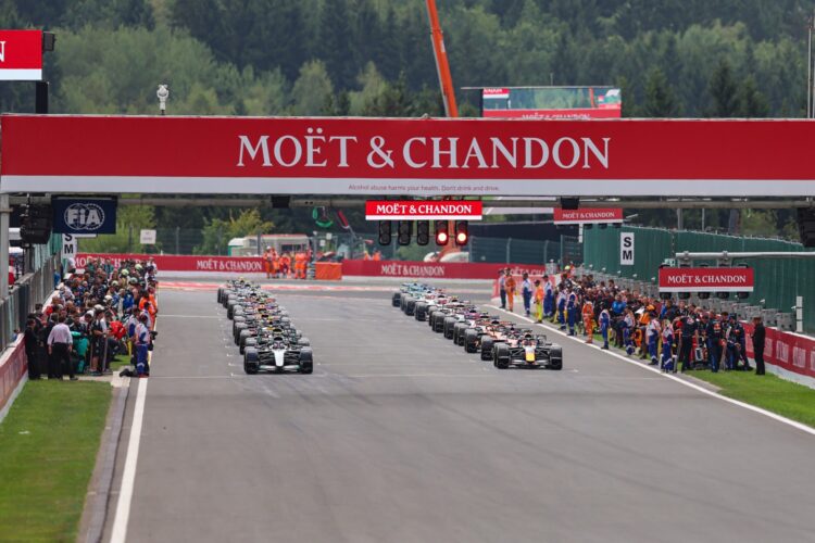 F1: Kimi Antonelli ultrapassa os 200 pontos e tem 45 de vantagem, Ferrari segue em segundo
