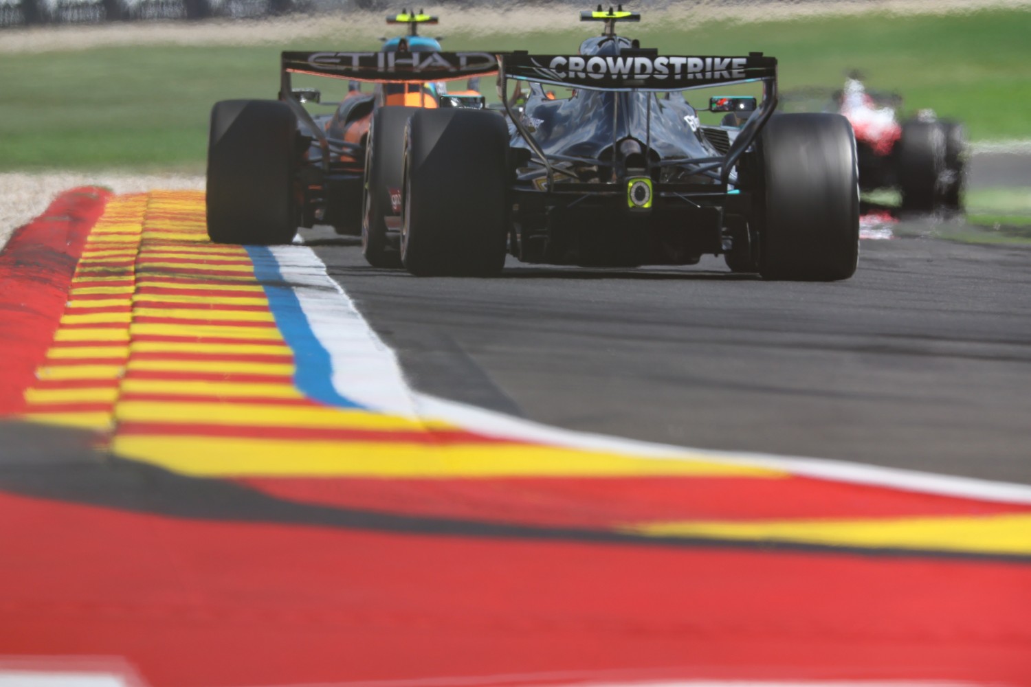 F1: Martin Brundle lamenta atual regulamento – “Fico com um nó na garganta”